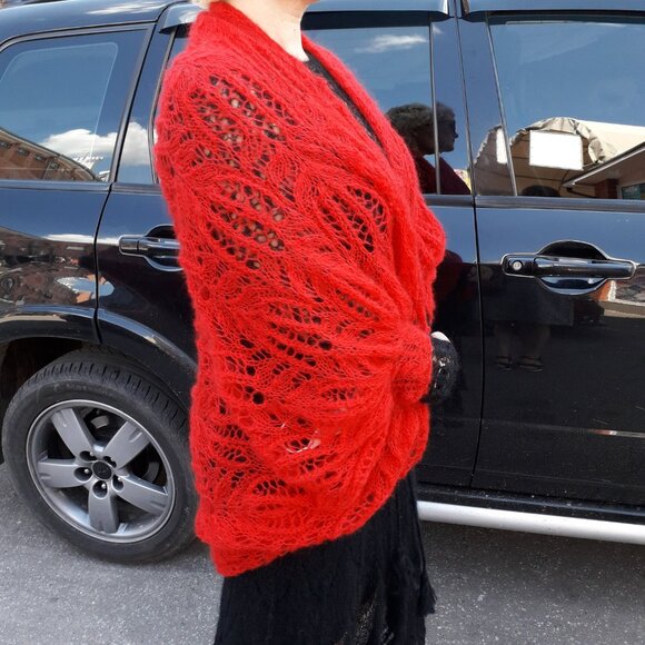 Hand-Knit Mohair Wrap – Vibrant Red – Oversized & Lightweight – One-of-a-Kind - Picture 4 of 4